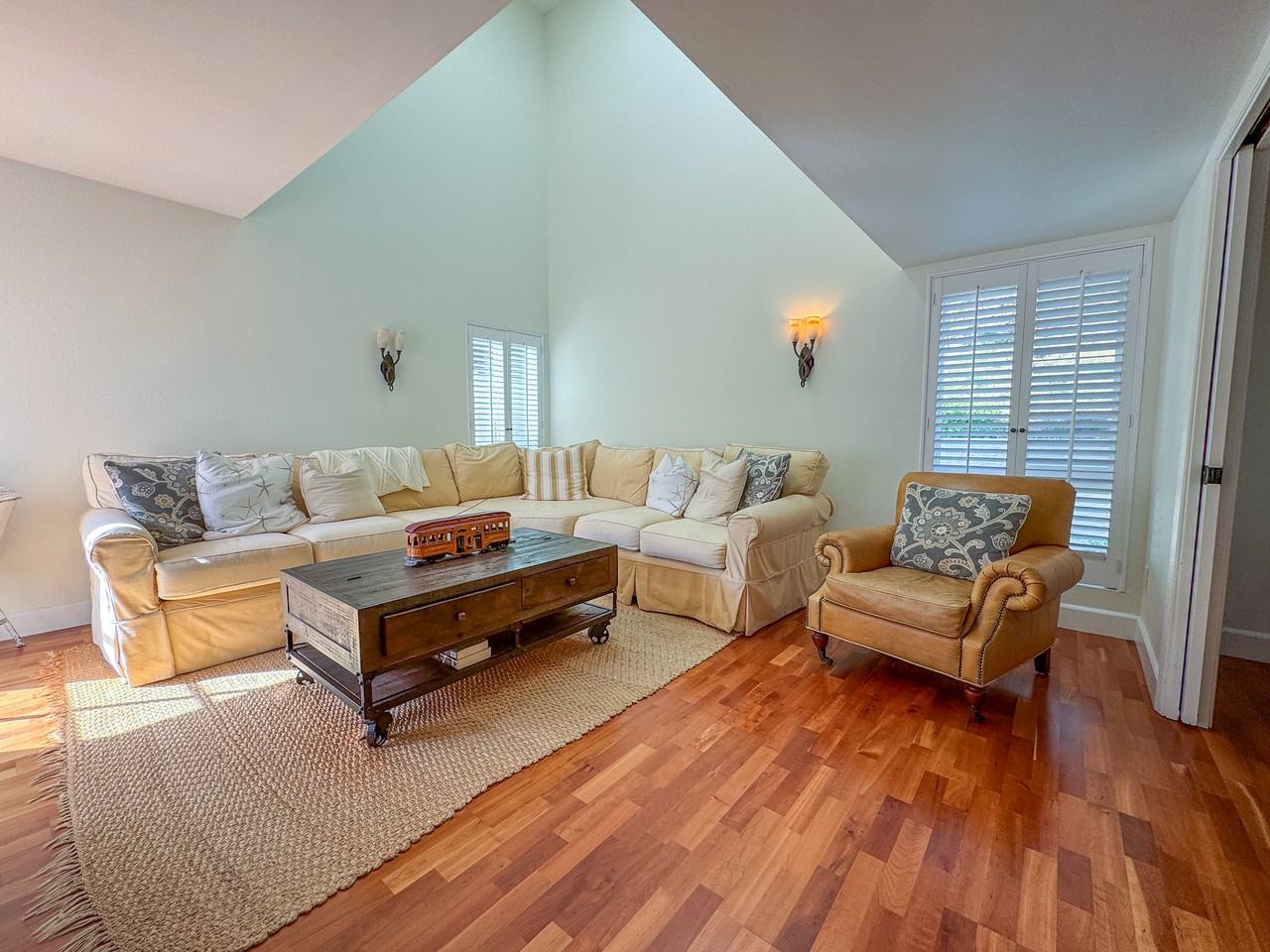 14018 Mango Dr - Photo 7 of 39