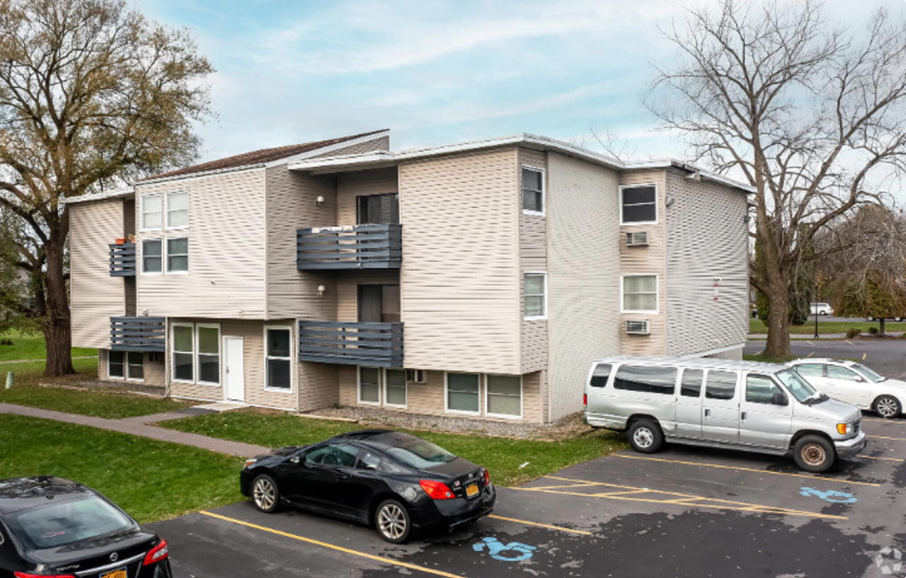 Breckenridge Apartments - Photo 4 of 16