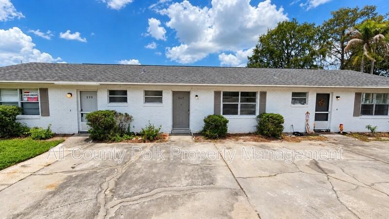 927 S Buena Vista Dr