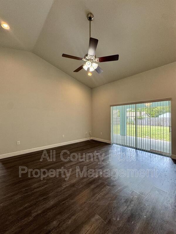 535 Holloway Shores Dr - Photo 2 of 37