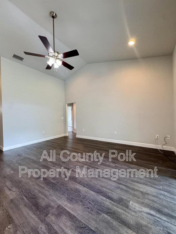 535 Holloway Shores Dr - Photo 3 of 37