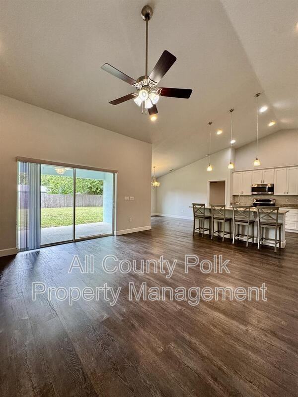 535 Holloway Shores Dr - Photo 4 of 37