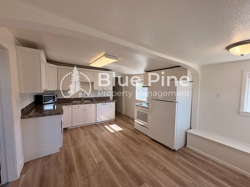 508 E 13th St #1 - Photo 5 of 22