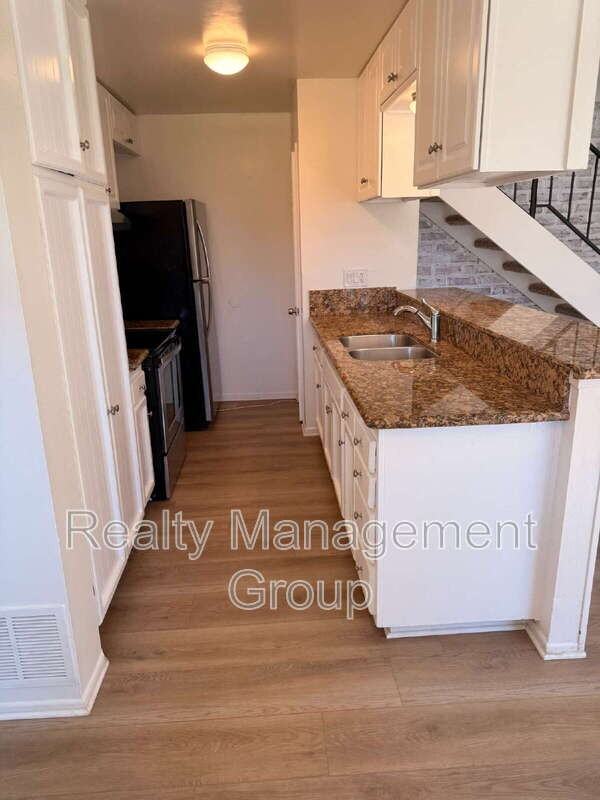 9846 Mission Viejo Ct #2 - Photo 4 of 17