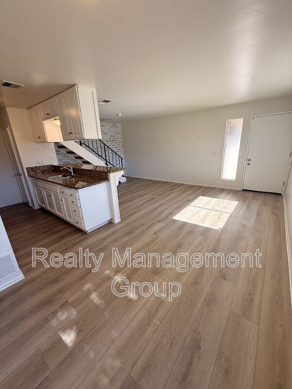 9846 Mission Viejo Ct #2 - Photo 6 of 17