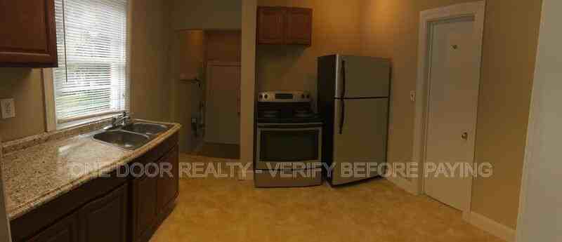 1107A Richmond Rd - Photo 4 of 12