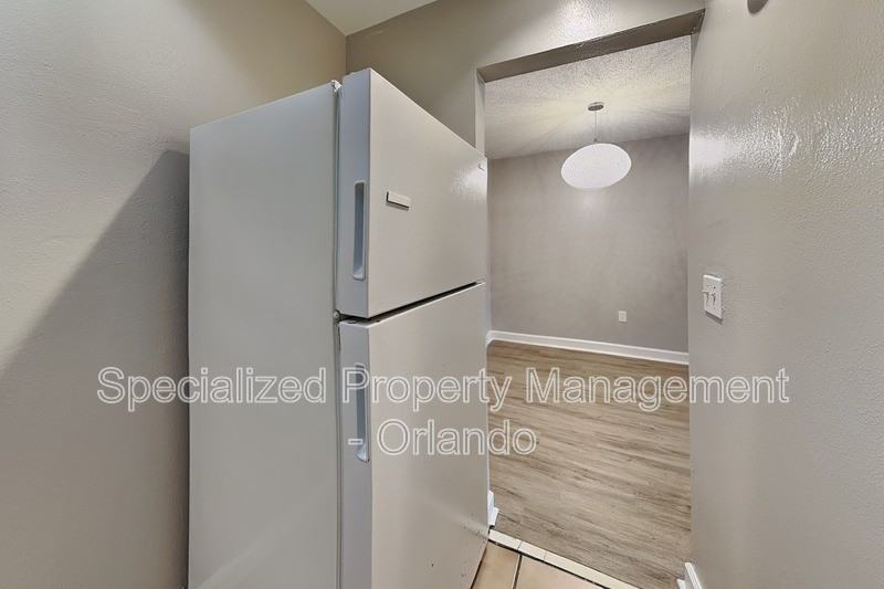 918 Lake Destiny Rd #E - Photo 4 of 25