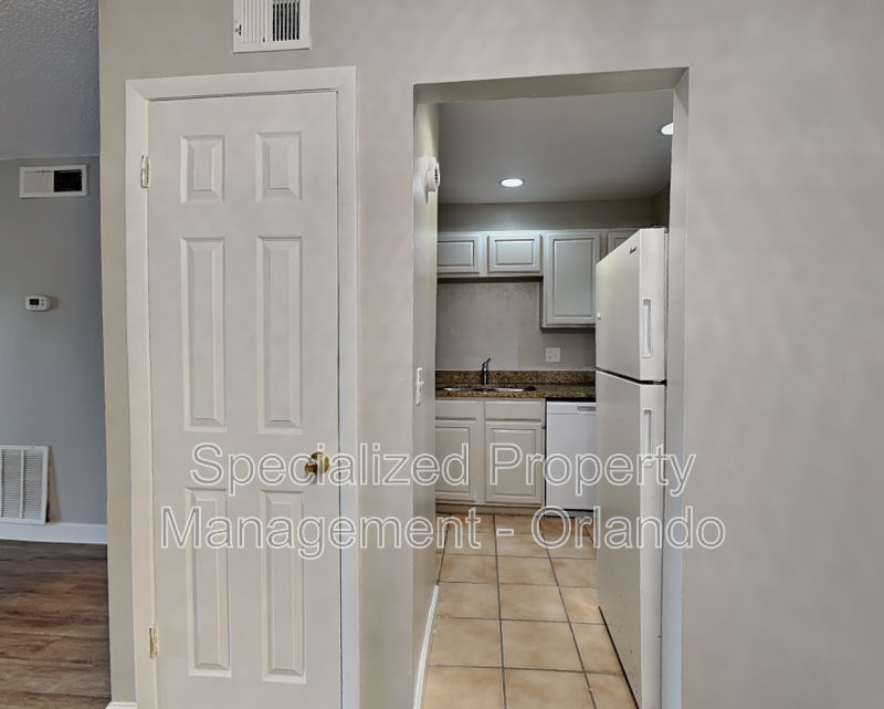 918 Lake Destiny Rd #E - Photo 5 of 25