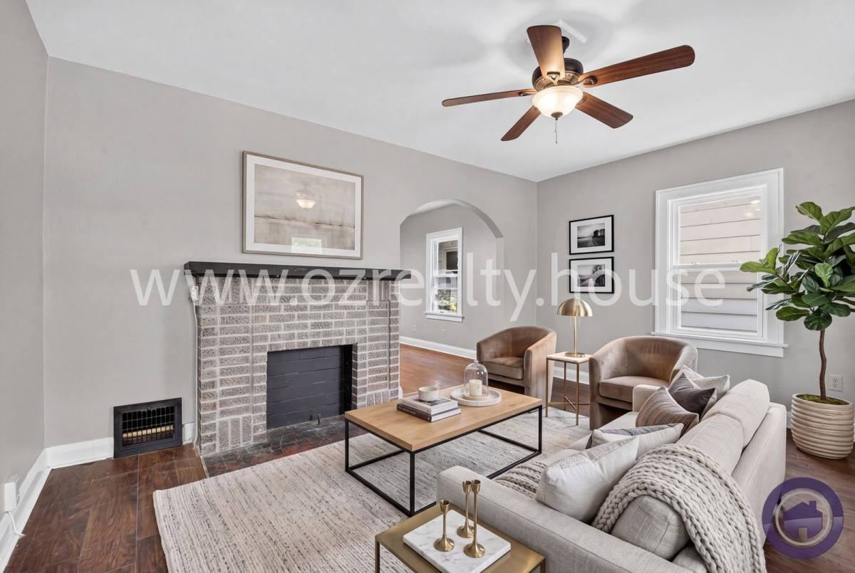 2034 Berkshire Pl - Photo 2 of 20