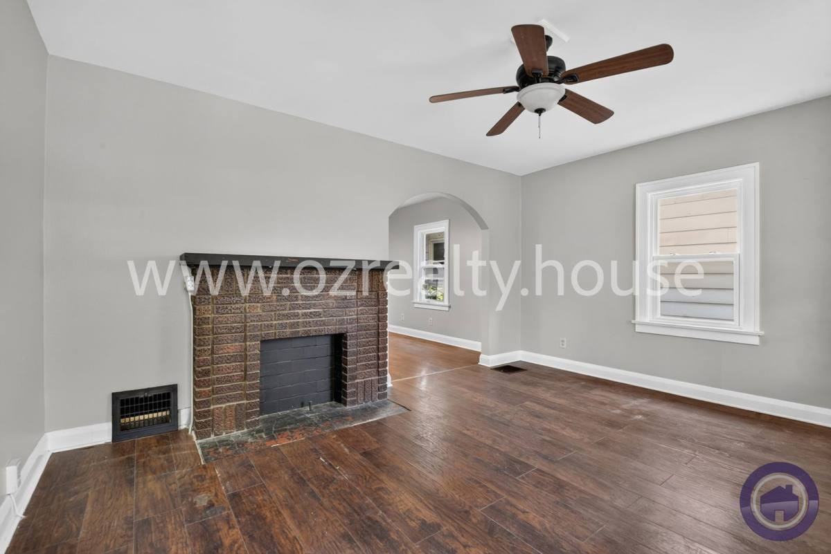 2034 Berkshire Pl - Photo 3 of 20