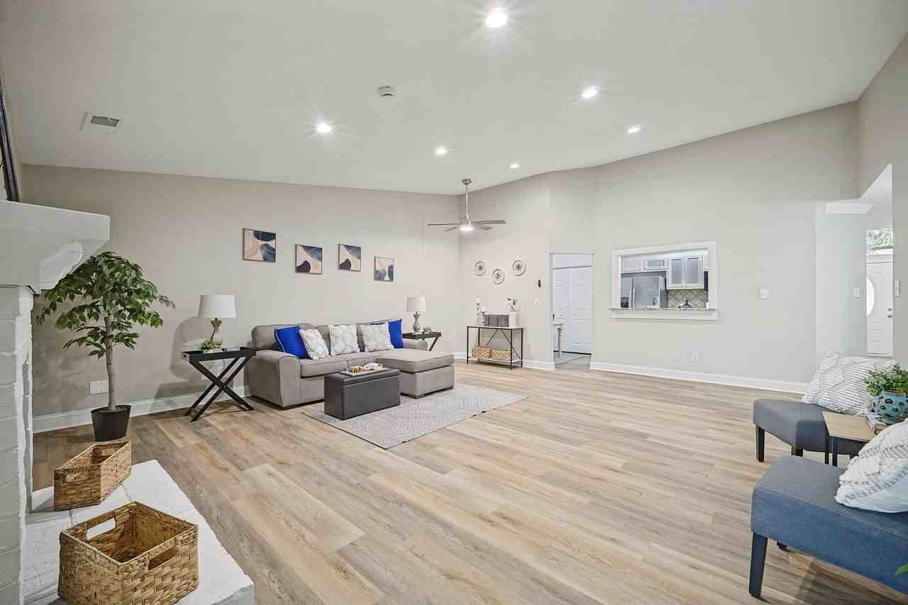 1812 Bernstein Dr - Photo 2 of 30