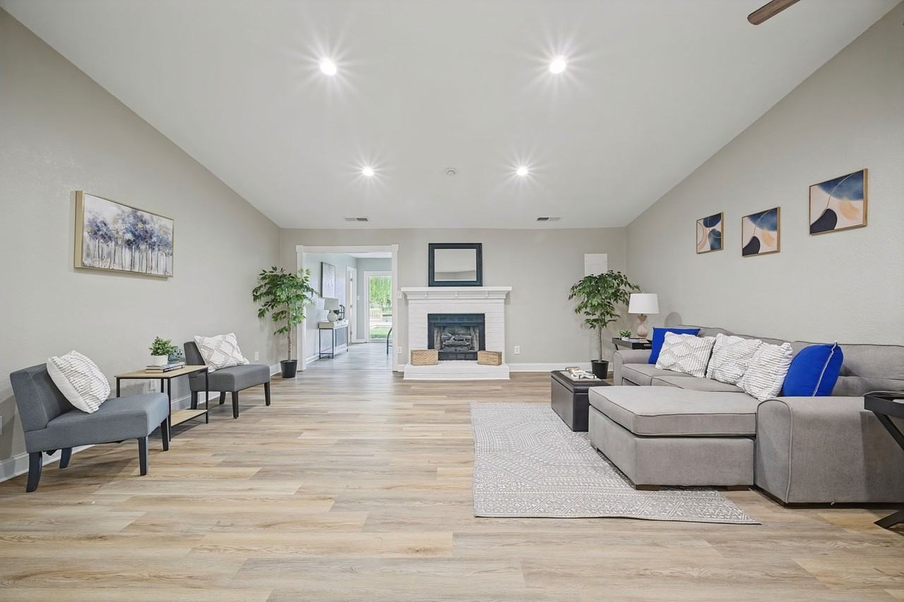 1812 Bernstein Dr - Photo 4 of 30