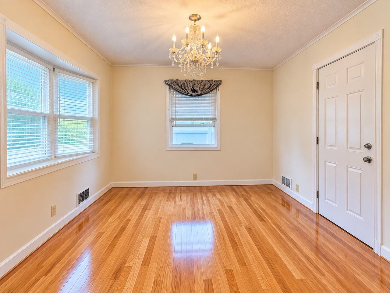 15 E Walnut St - Photo 4 of 9