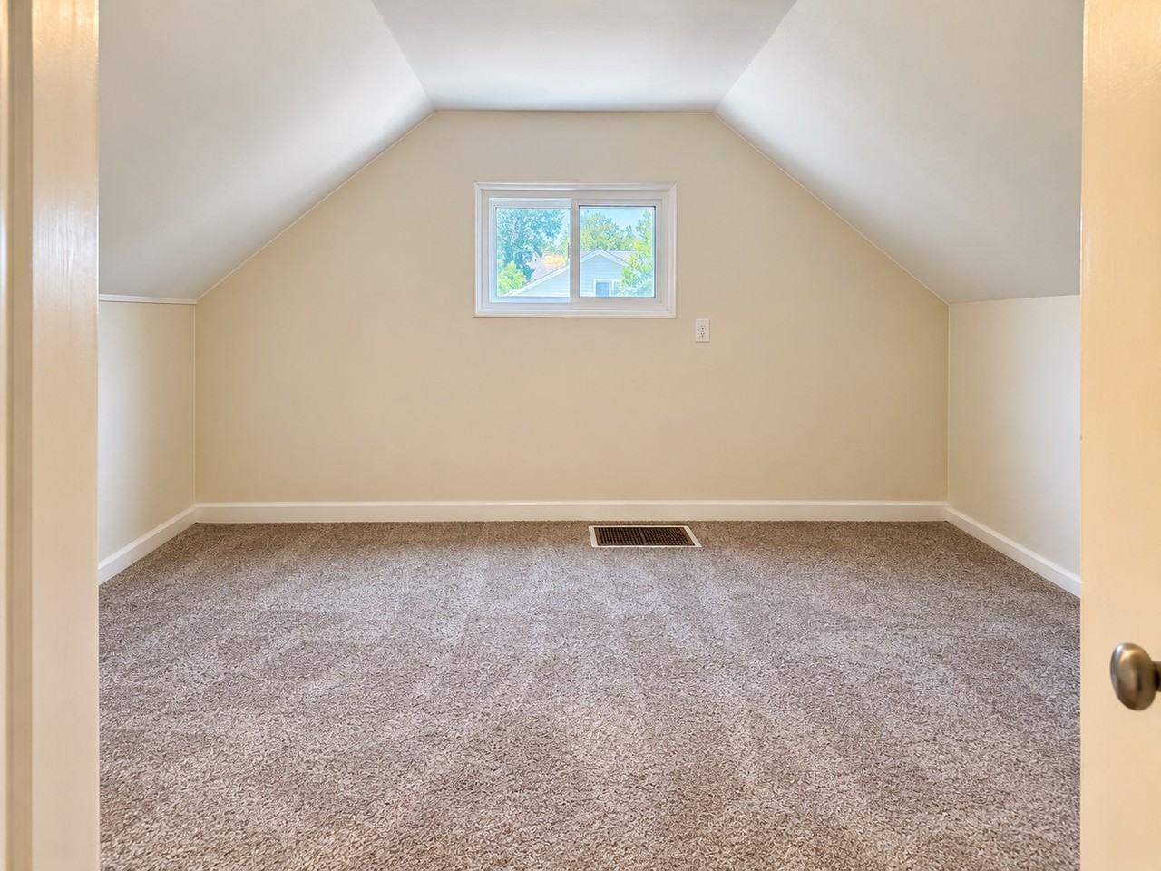 15 E Walnut St - Photo 6 of 9