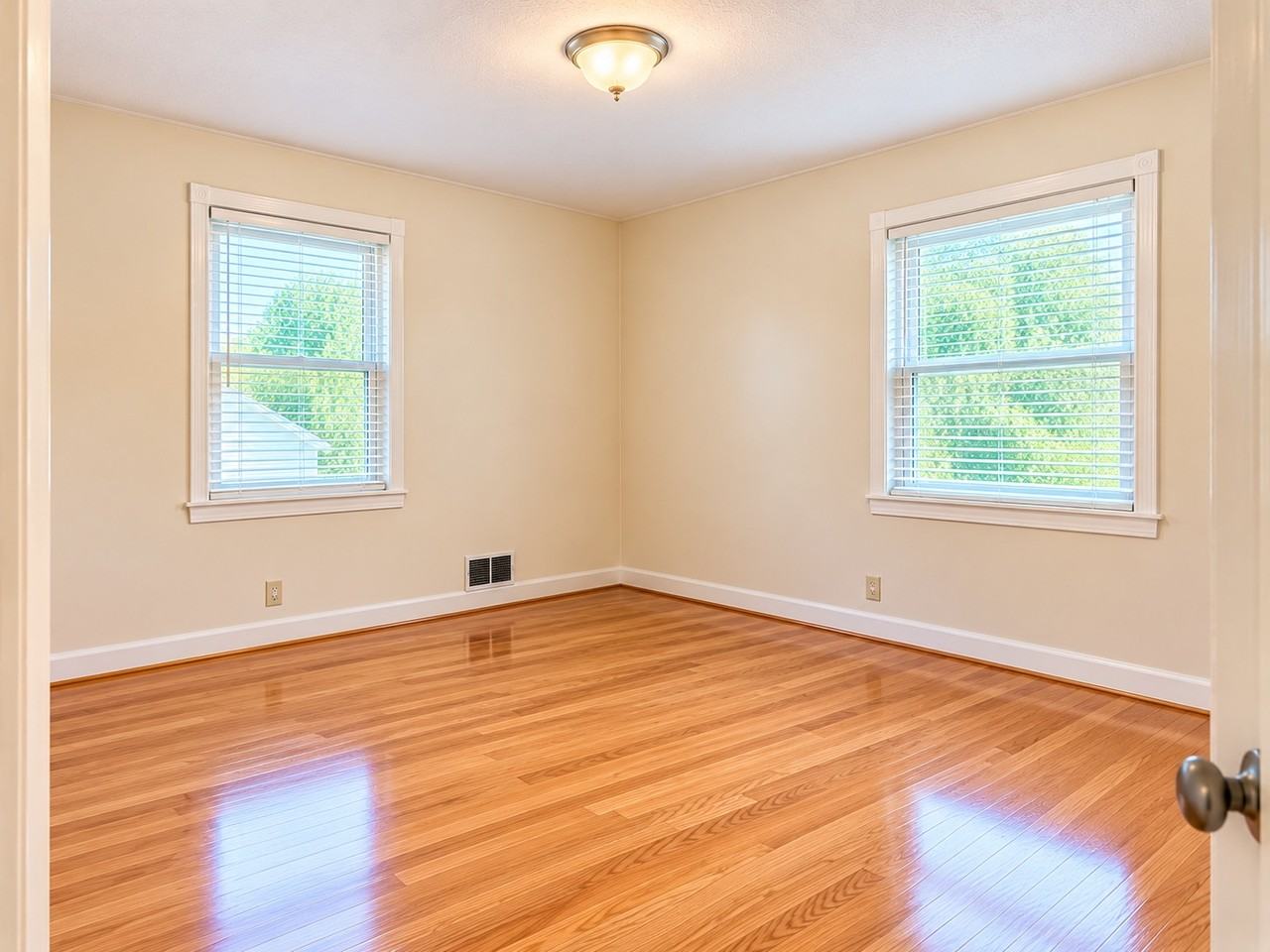 15 E Walnut St - Photo 7 of 9