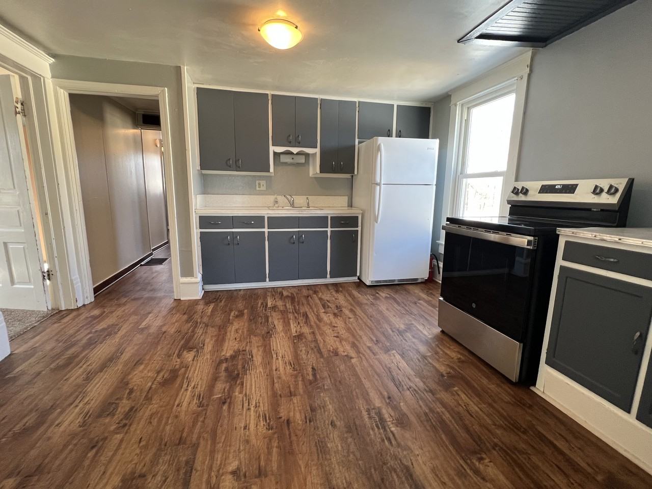 310 Superior St #310UPPER - Photo 2 of 11