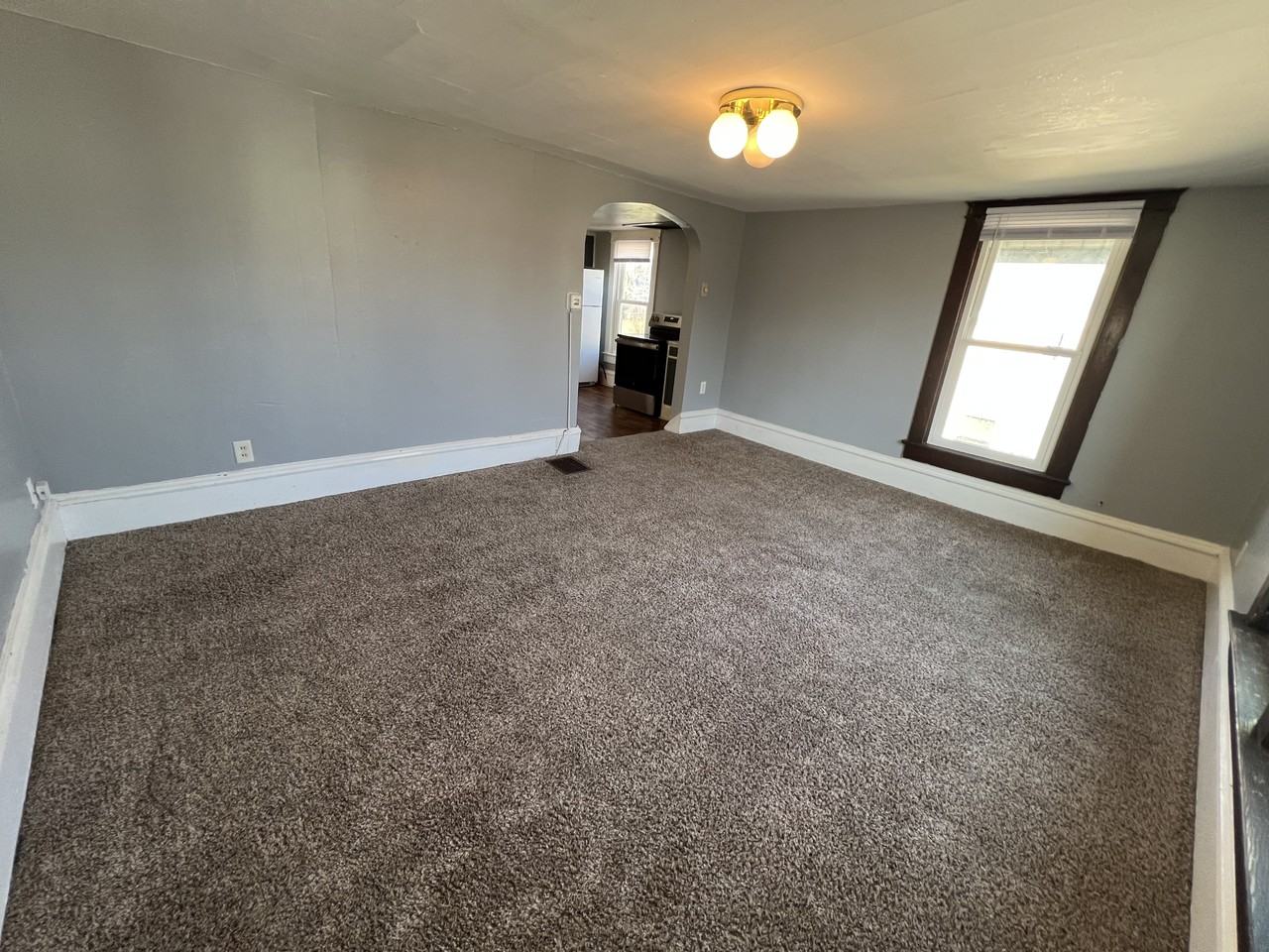 310 Superior St #310UPPER - Photo 3 of 11