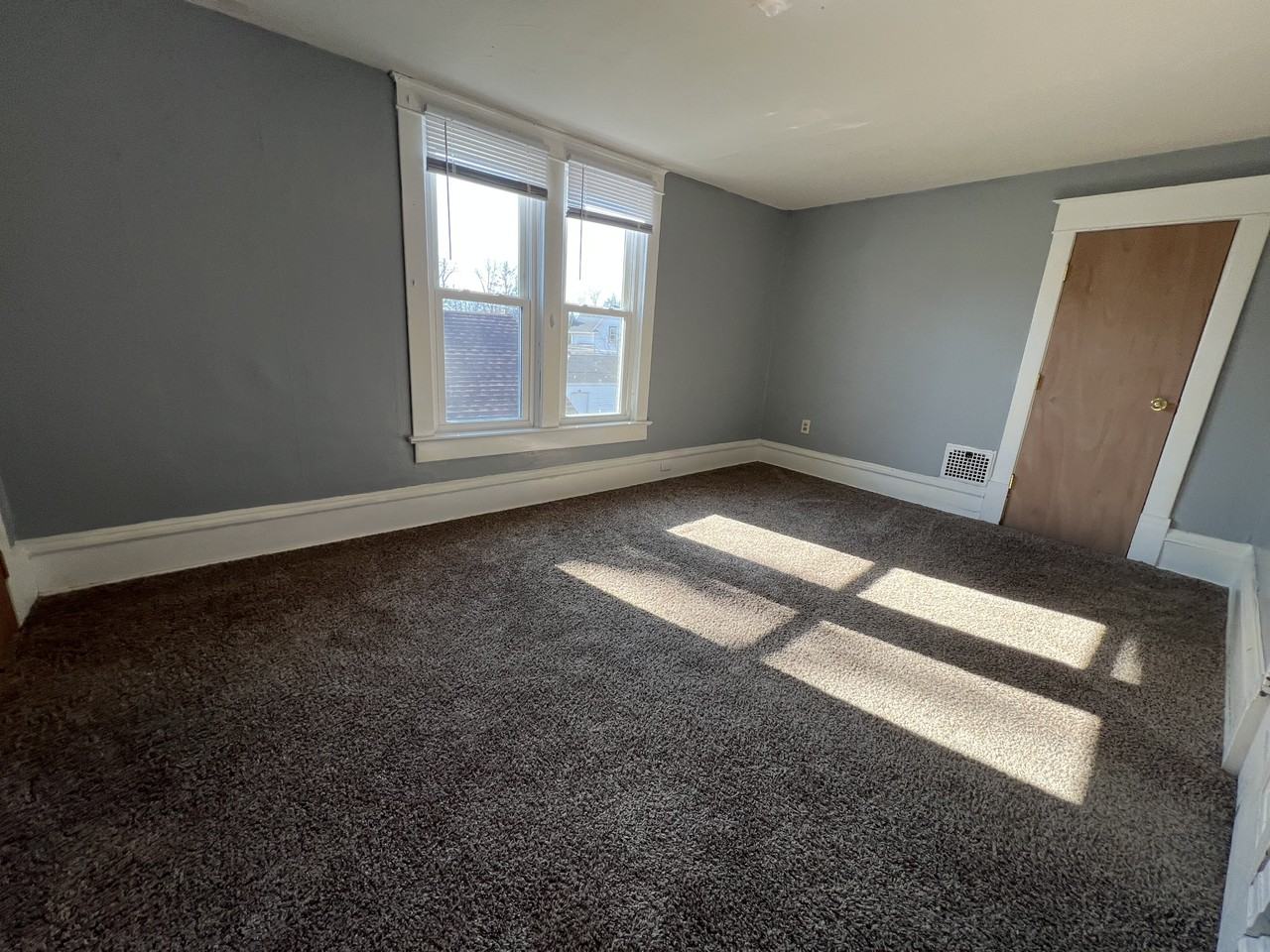 310 Superior St #310UPPER - Photo 7 of 11