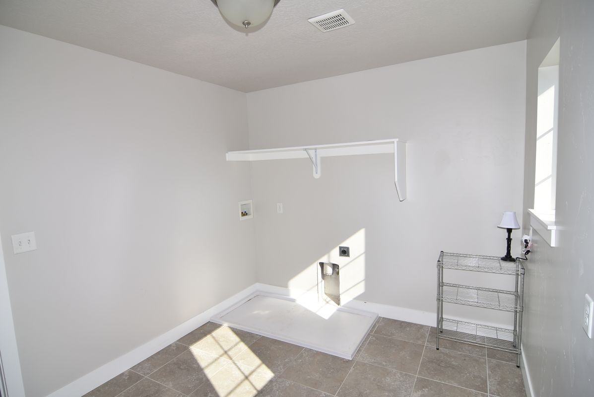956 W Academy Dr - Photo 2 of 36
