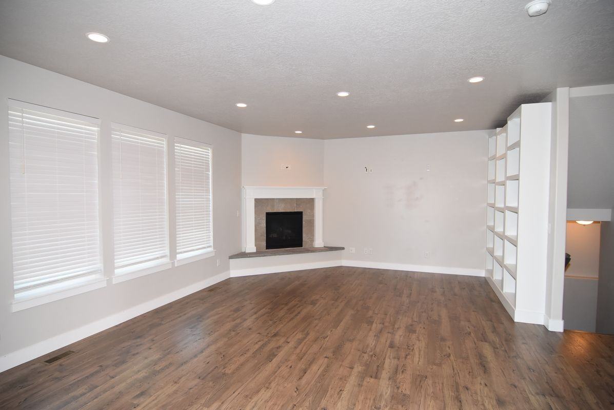 956 W Academy Dr - Photo 3 of 36