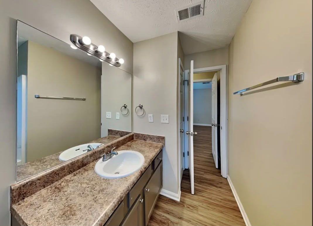 421 Autumn Lake Ct ##143 - Photo 2 of 12