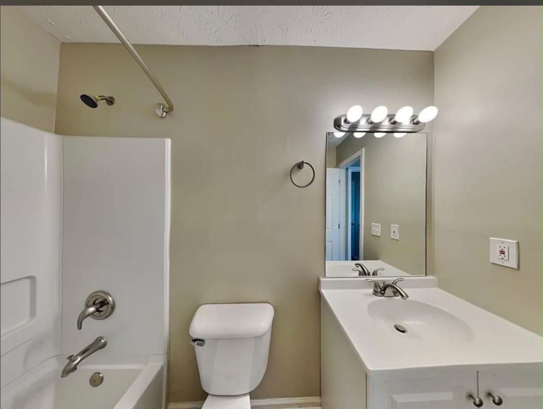 421 Autumn Lake Ct ##143 - Photo 4 of 12