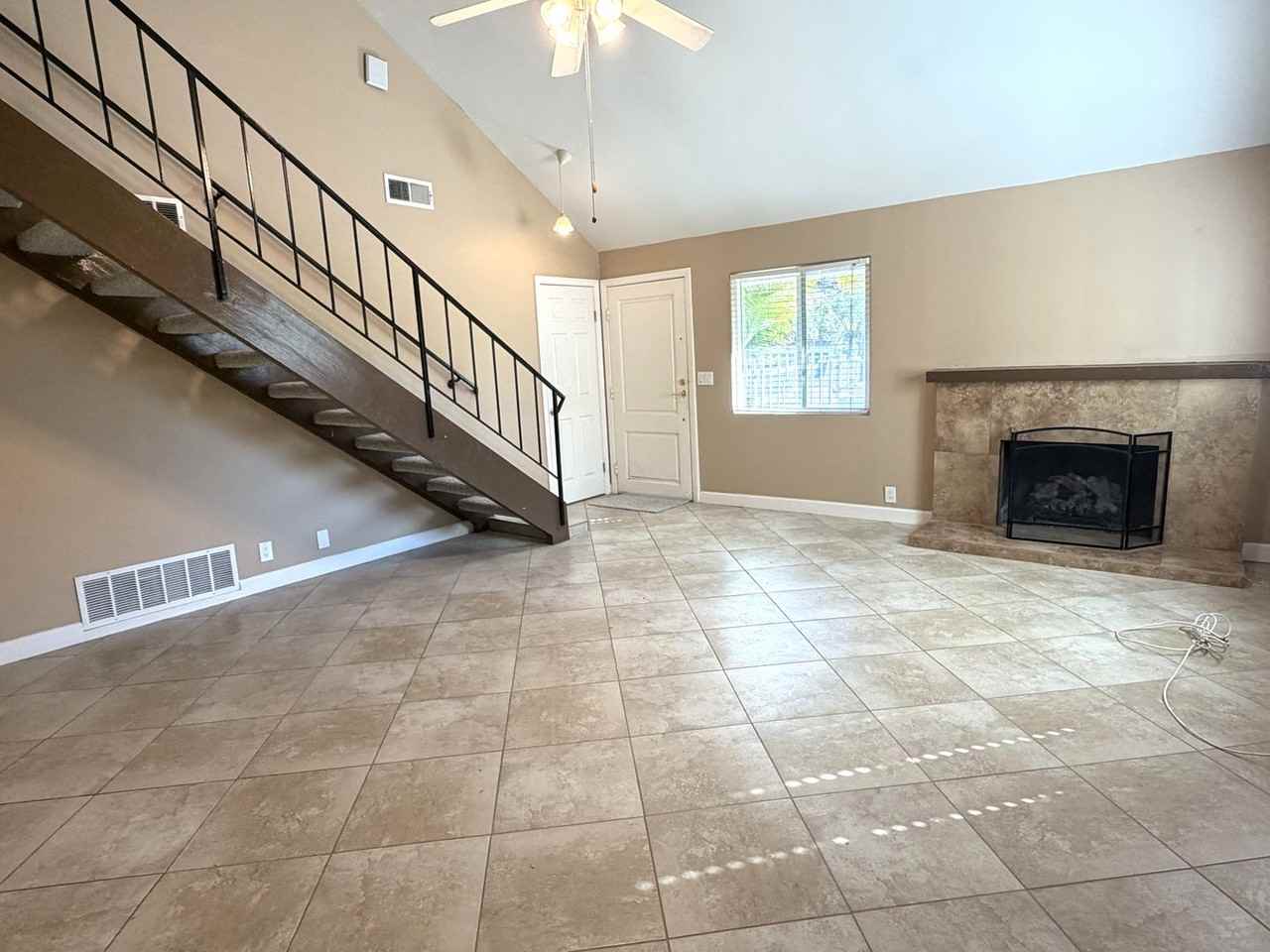 488 N Richard St - Photo 3 of 17