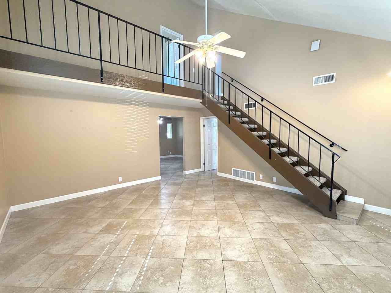 488 N Richard St - Photo 5 of 17