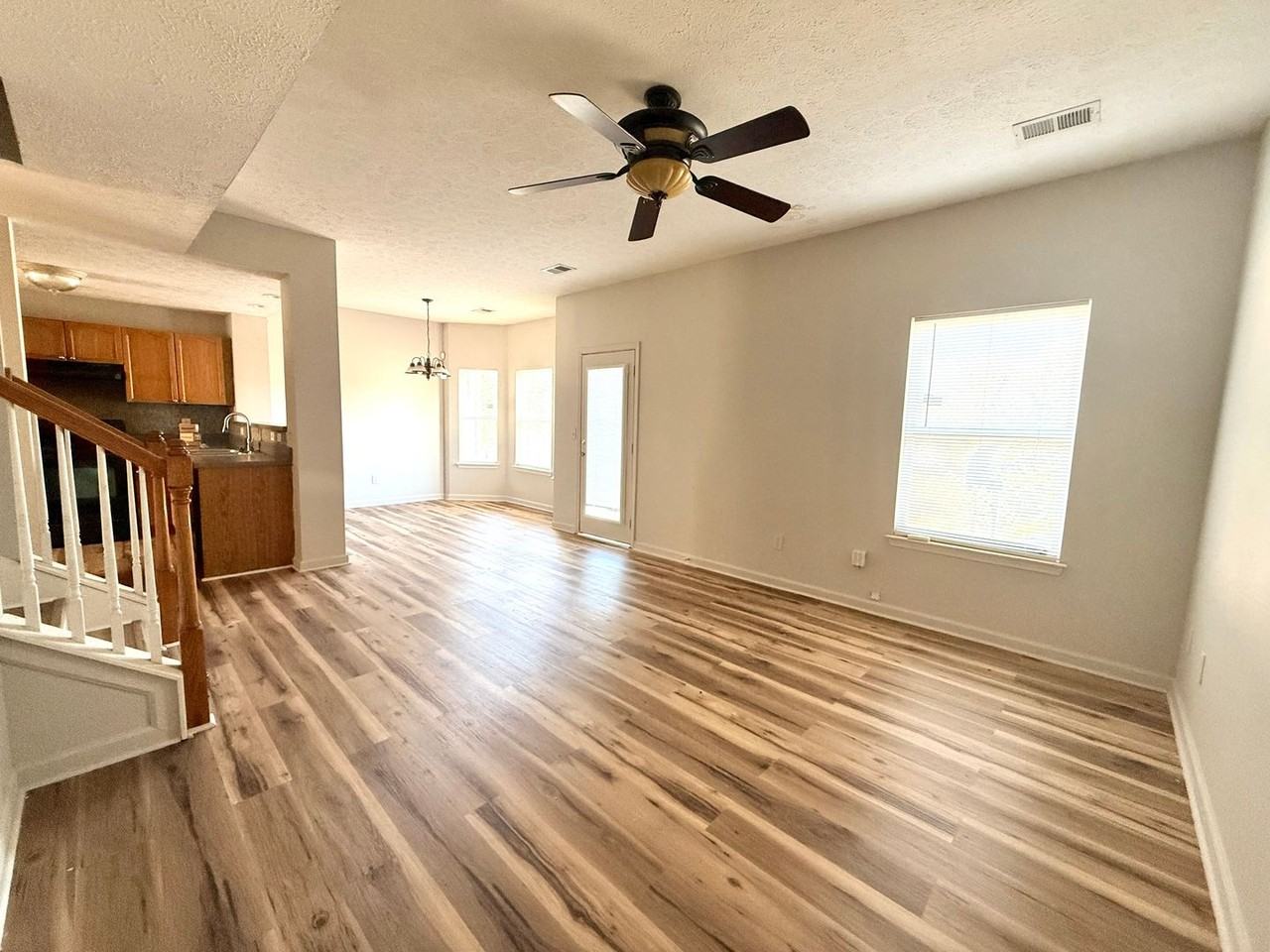1515 Bridgecrest Dr - Photo 3 of 25