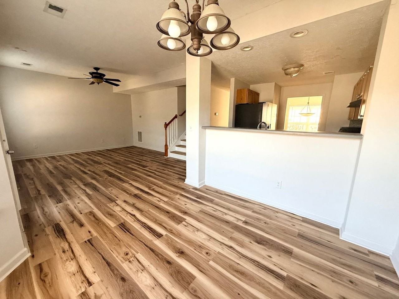 1515 Bridgecrest Dr - Photo 6 of 25