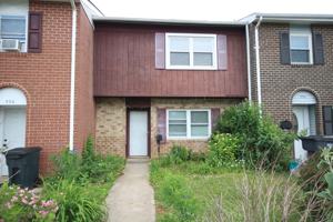 featured image of 328 Sweet Briar Ct