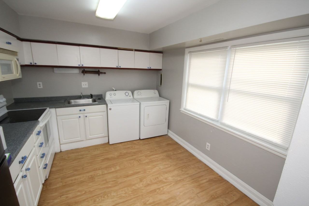 328 Sweet Briar Ct - Photo 3 of 16