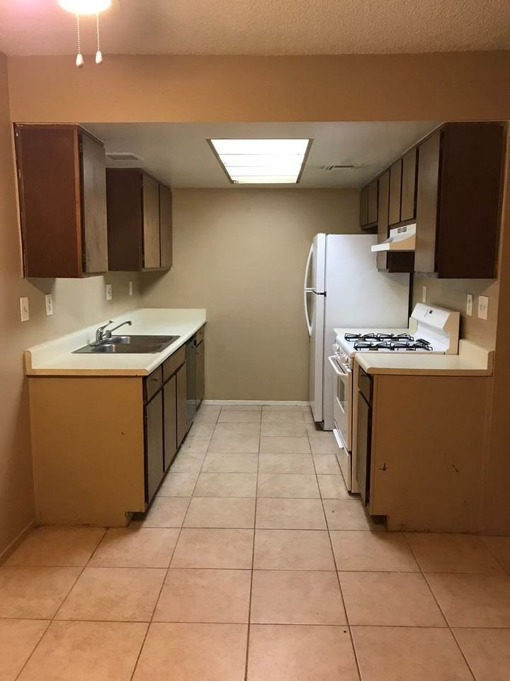 445 N Lamb Blvd - Photo 7 of 14