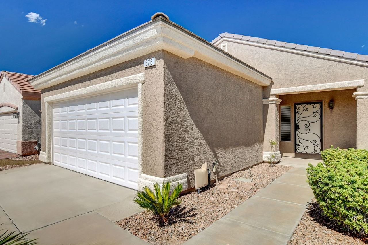 576 Carmel Mesa Dr - Photo 4 of 37