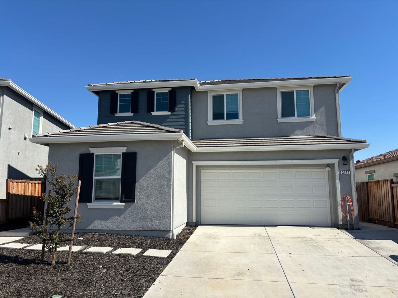 3160 Center Dr - Photo 2 of 42