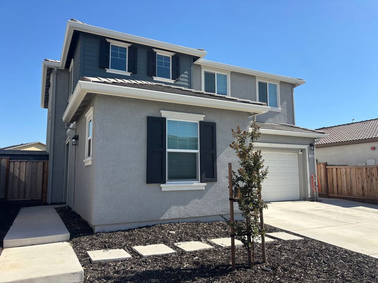3160 Center Dr - Photo 3 of 42