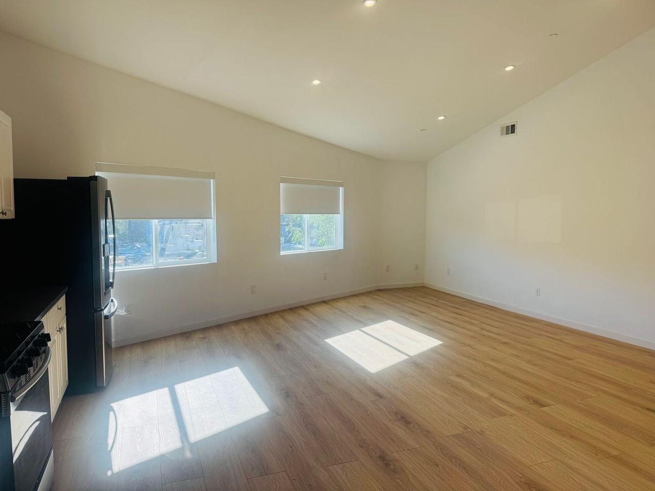4530 Arch St - Photo 7 of 14