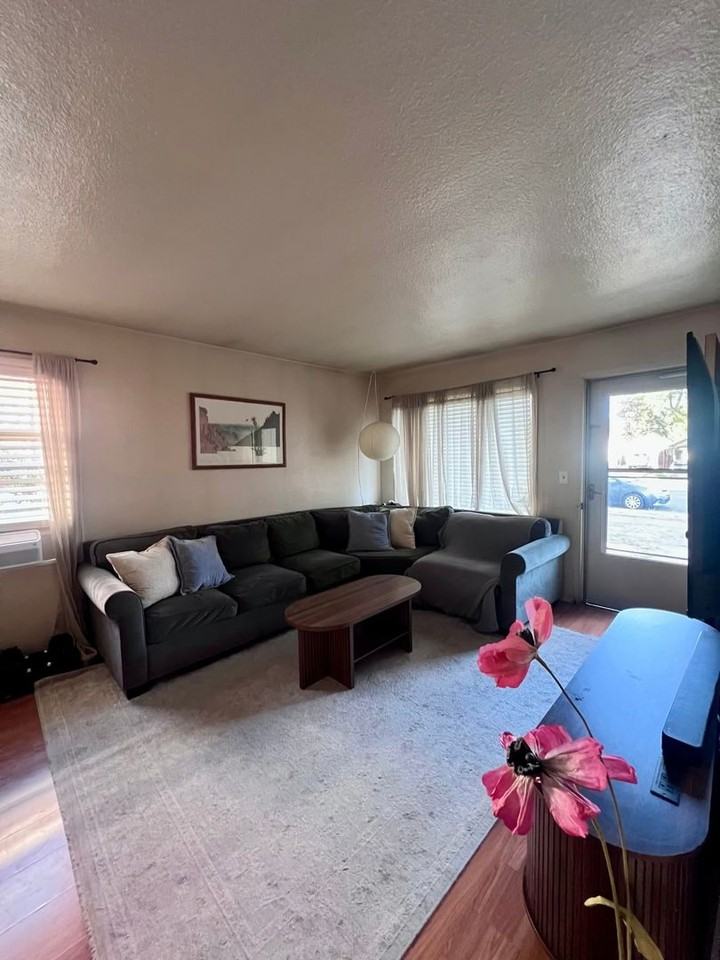 429 Fairmount St - Photo 3 of 11