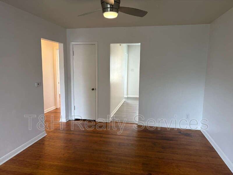 4942 W 11th St - Photo 4 of 20