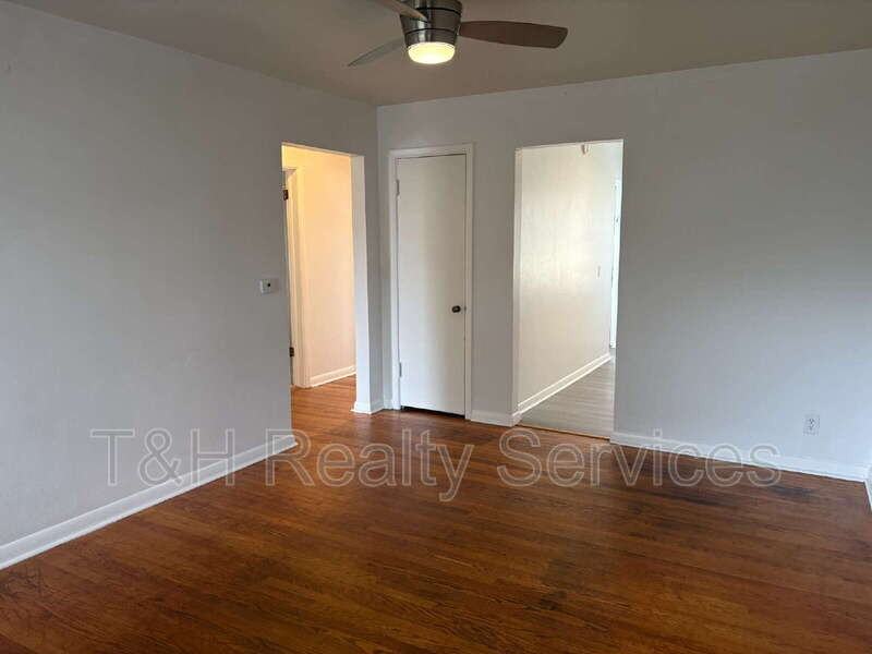 4942 W 11th St - Photo 5 of 20