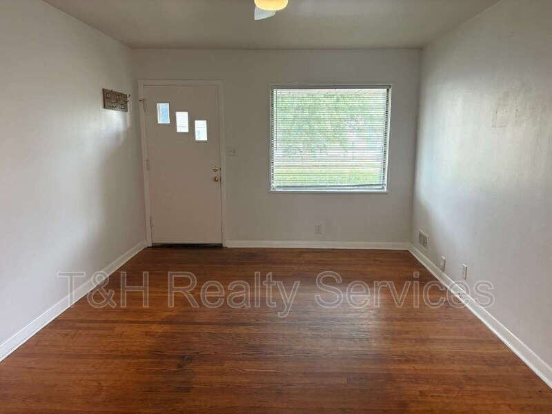 4942 W 11th St - Photo 6 of 20