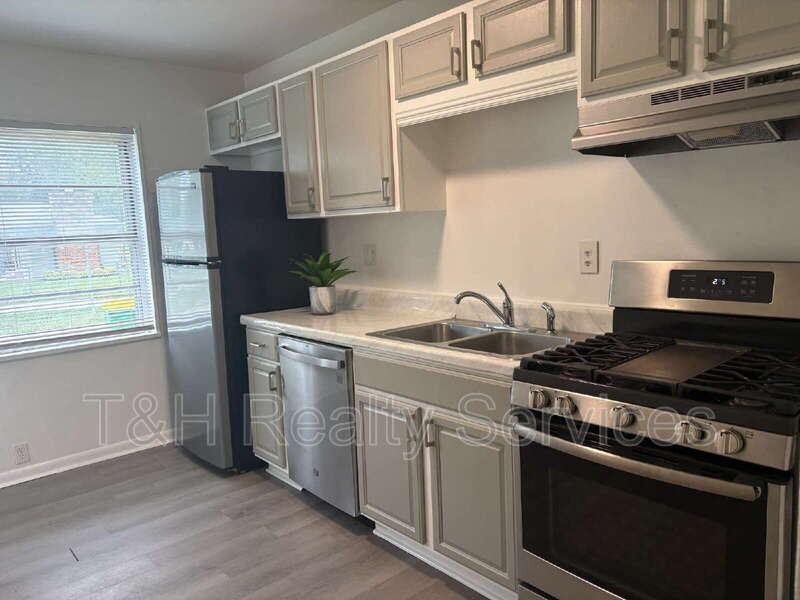 4942 W 11th St - Photo 7 of 20