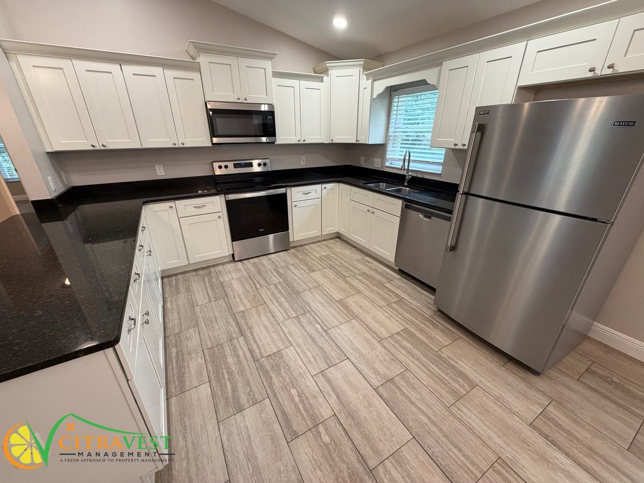 8924 N Spartan Dr - Photo 3 of 13