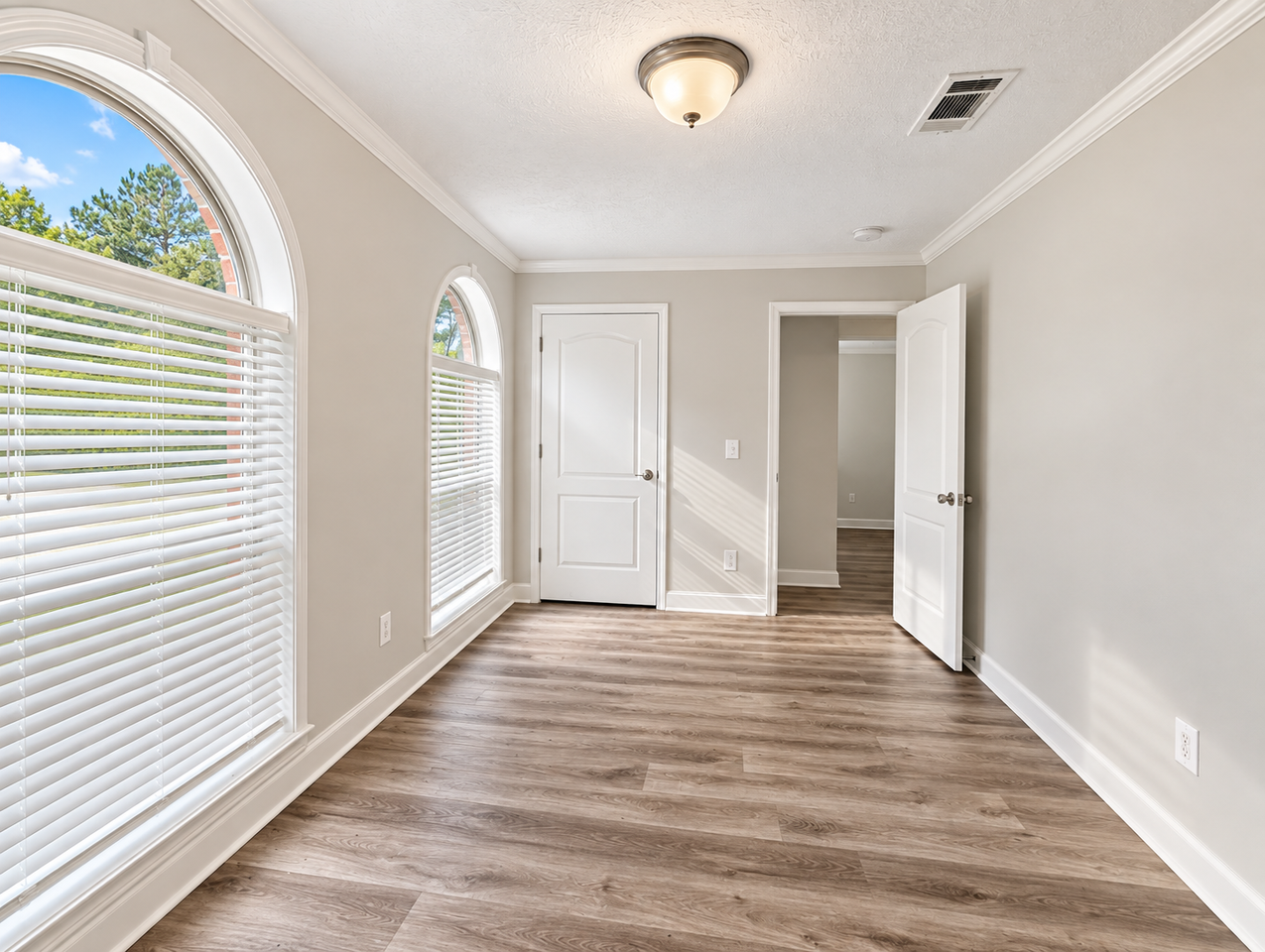 65 Lasalle St - Photo 3 of 12