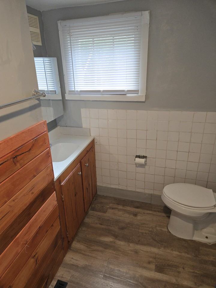1407 Vine St - Photo 6 of 11