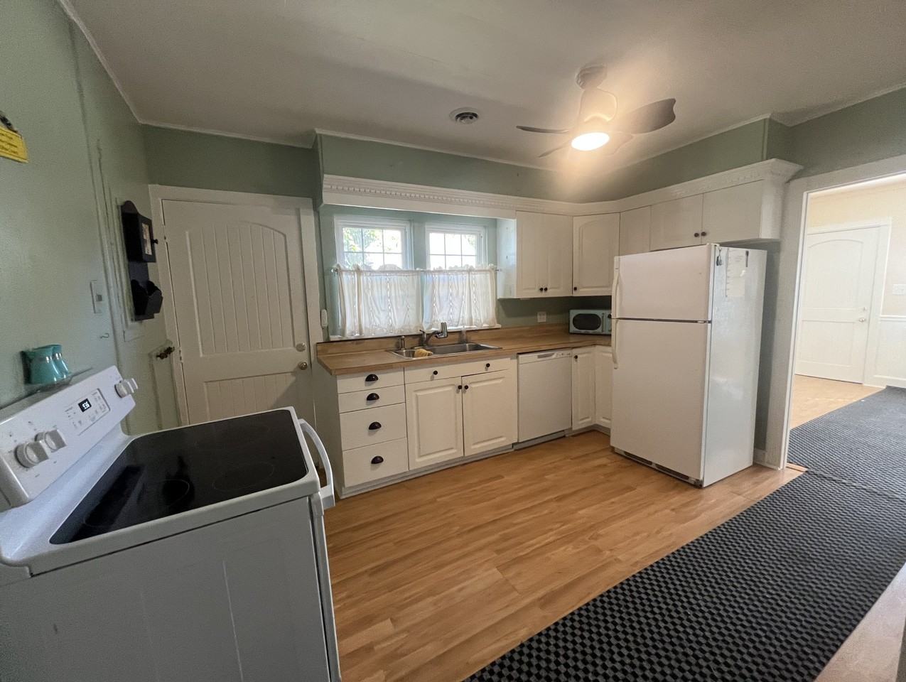 209 Rex St - Photo 4 of 13