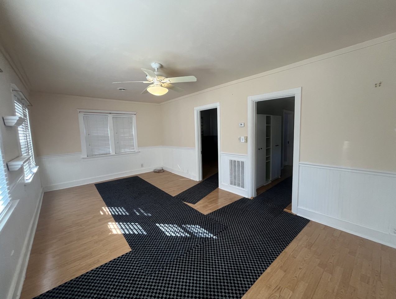 209 Rex St - Photo 7 of 13