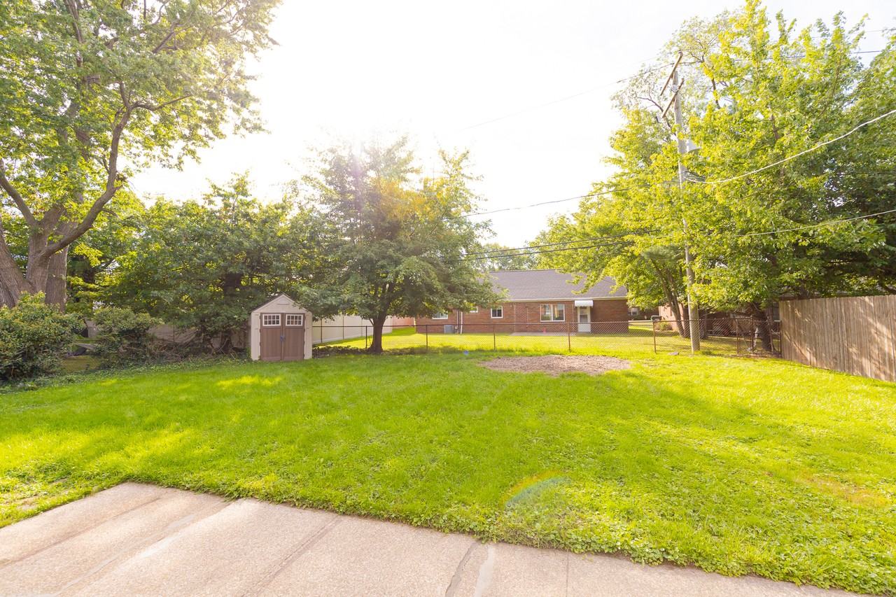 560 Walnut Dr - Photo 2 of 21