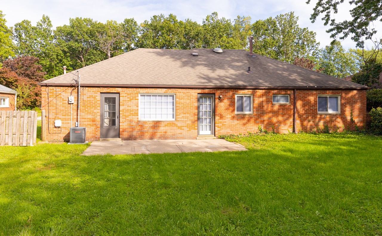 560 Walnut Dr - Photo 3 of 21