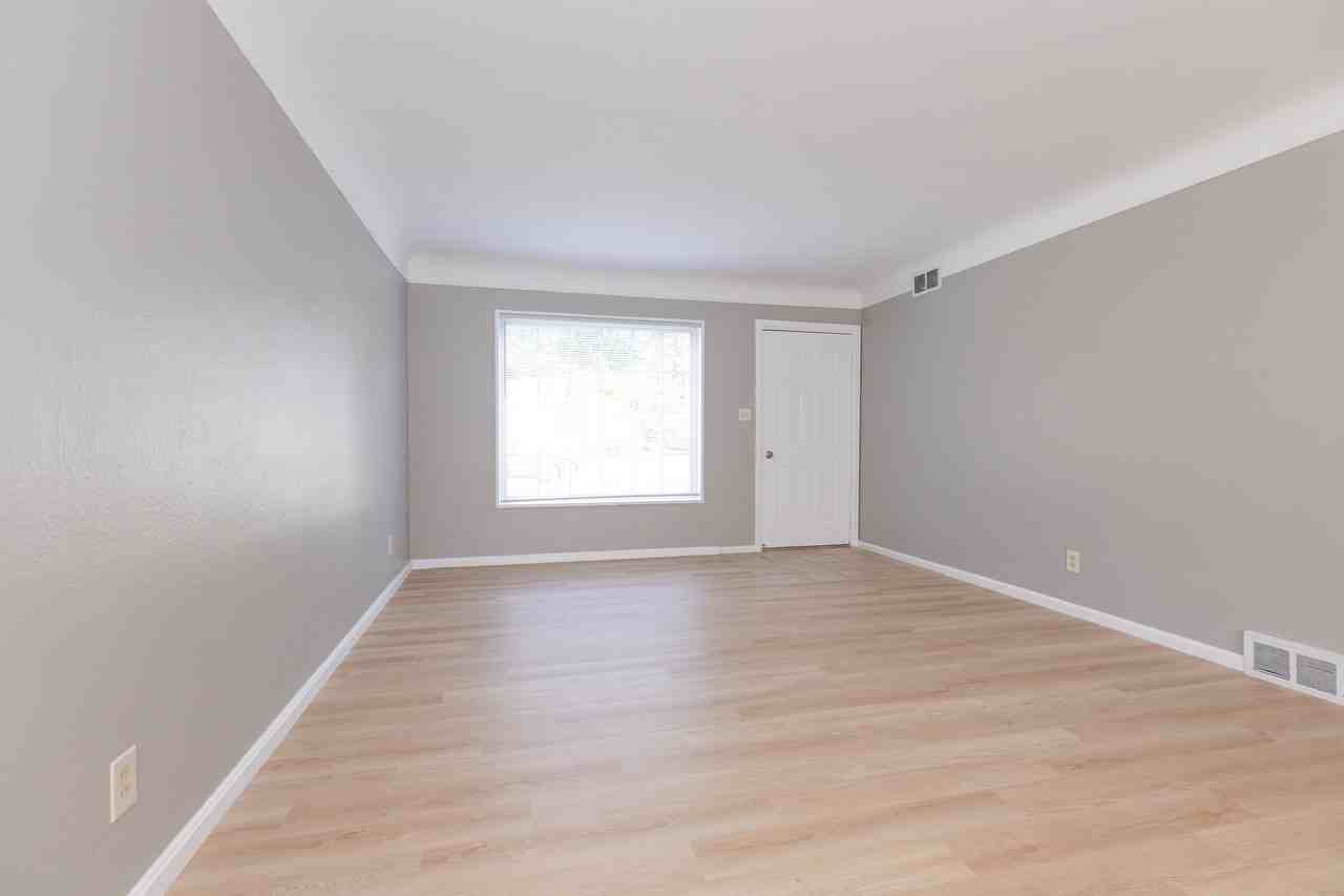 560 Walnut Dr - Photo 6 of 21
